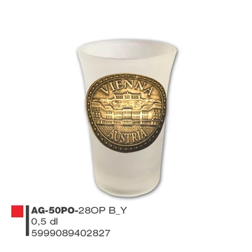 Schnapsglass mit Metallschild